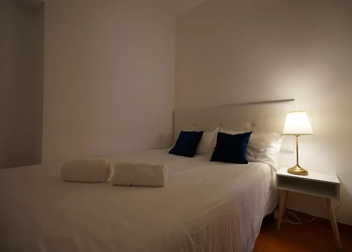 T2 2 Bedroom Flat In Arroios