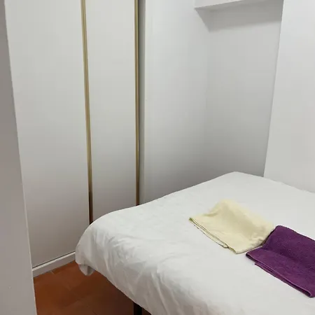 T2 2 Bedroom Flat In Arroios Lisbona