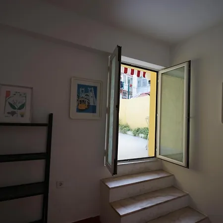 T2 2 Bedroom Flat In Arroios Lizbona