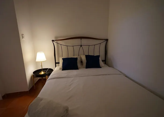T2 2 Bedroom Flat In Arroios Lizbona